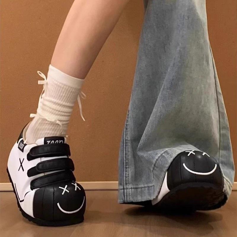 Velcro bread shoes women's 2025 new small board shoes fashion versatile student leisure sports white shoes
