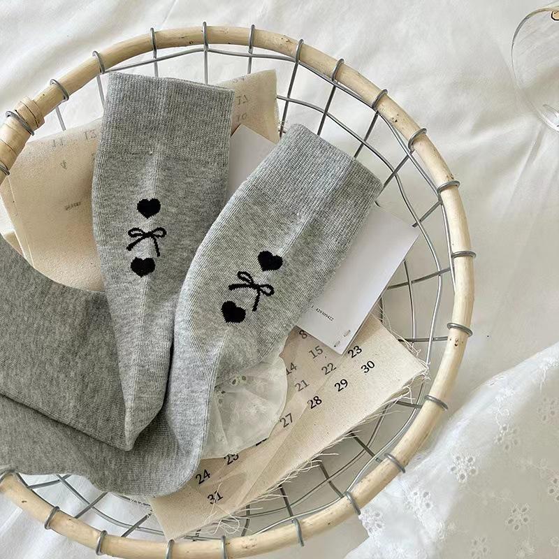 

Autumn Heart Bow Mid-Calf Socks - Trendy & Versatile Japanese Style One Size серый