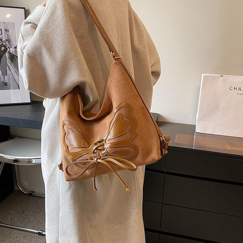 Retro Commuter Bag Women's Autumn and Winter 2025 New Shoulder Butterfly Underarm Bag Multi-back Method Large-capacity Backpack