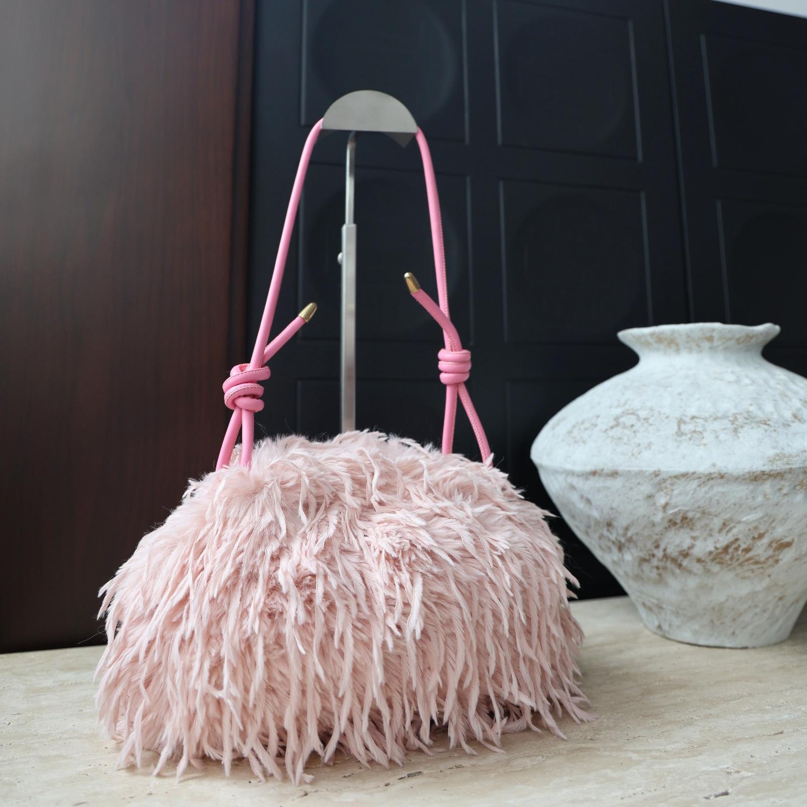 

Luxury Fluffy Pleated Clutch Purse Handbags for Women Winter Faux Fur Ladies Plush Shoulder Bags Furry Female Crossbody Bags