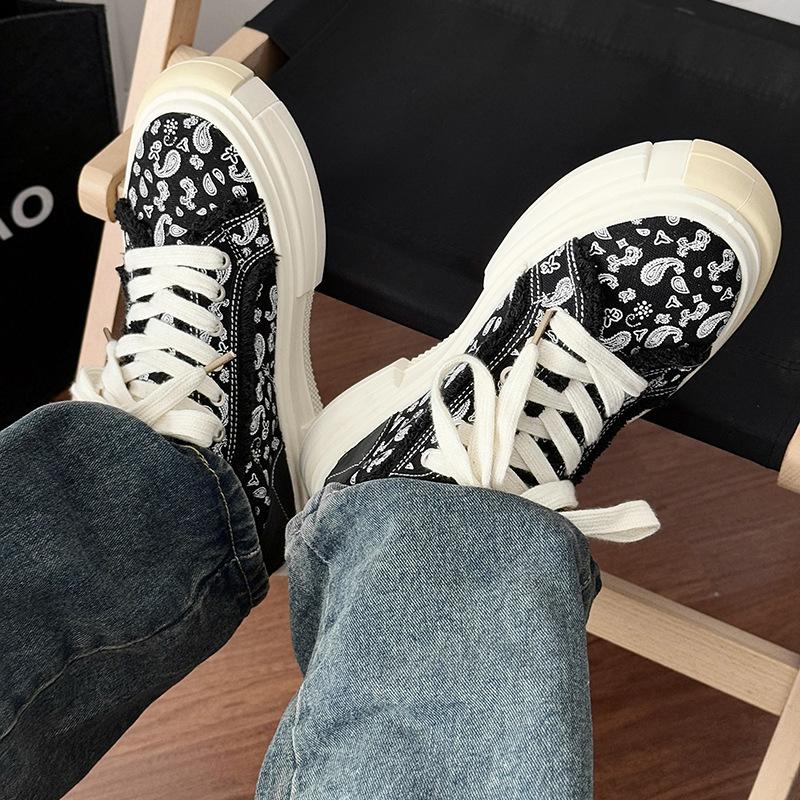 

Fashion Men s Shoes 2025 New Bread Shoes, Casual Guochao Skateboard Shoes, Hot-selling Canvas Board Shoes 39