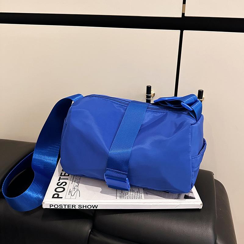 Niche Design Women's Bag Spring New Fashion Casual Sports Lightweight Messenger Bag Simple Retro Shoulder Bag