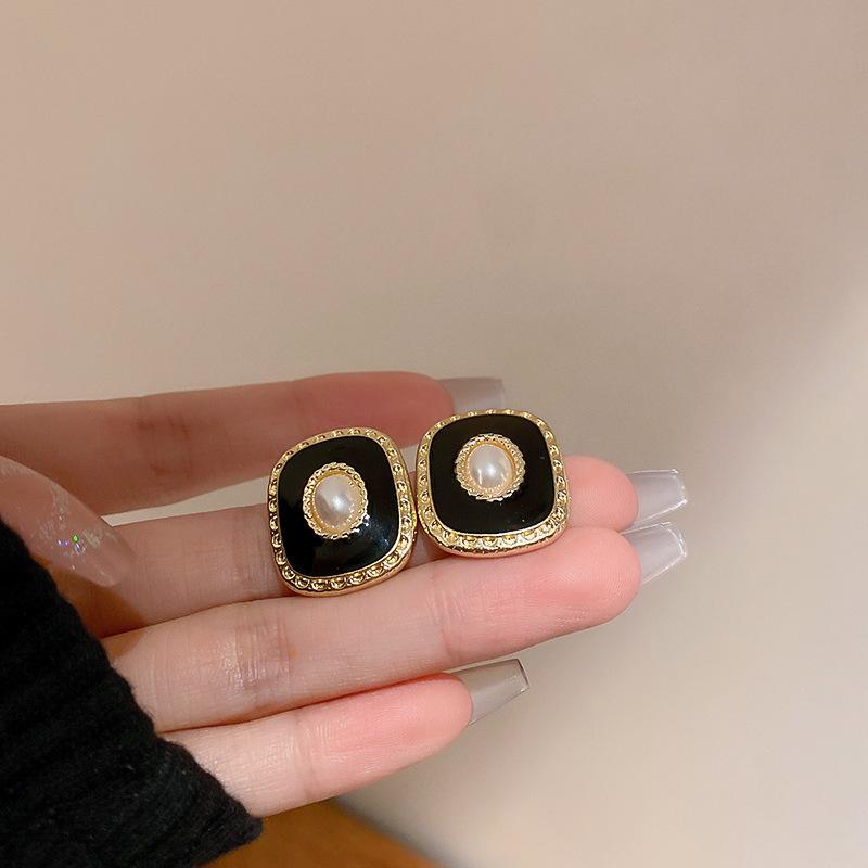 Black retro flower butterfly earrings temperament high-end stud earrings fashion niche versatile light luxury earrings