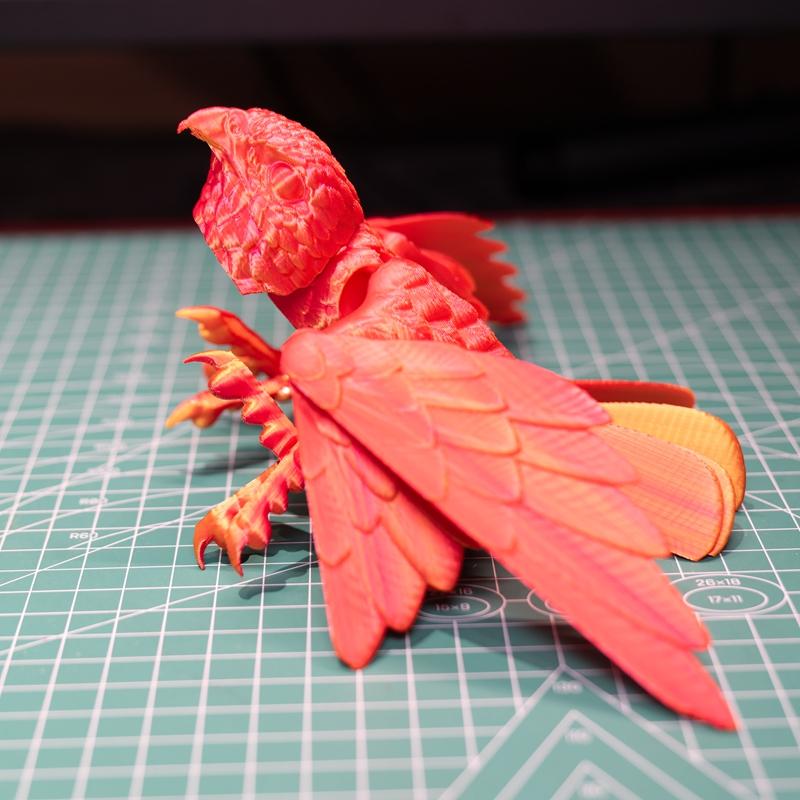 3D Printed Realistic Eagle Model Anime Figure, Plastic Ornament with Swinging Wings, Desktop Decoration Sculpture Figurine Toy