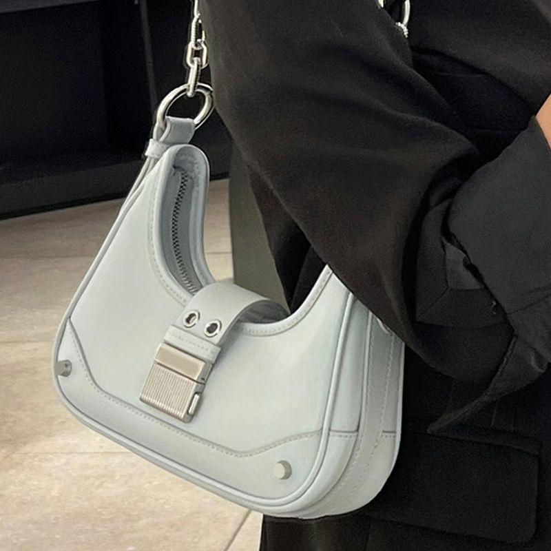 

2025 Moon Women s Patchwork Chain Shoulder Bag with Metal Buckle білий