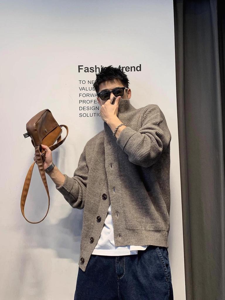 Men's Versatile Solid Color Knit Cardigan - Loose Fit, Single-Breasted, Lapel Sweater for Spring & Autumn.