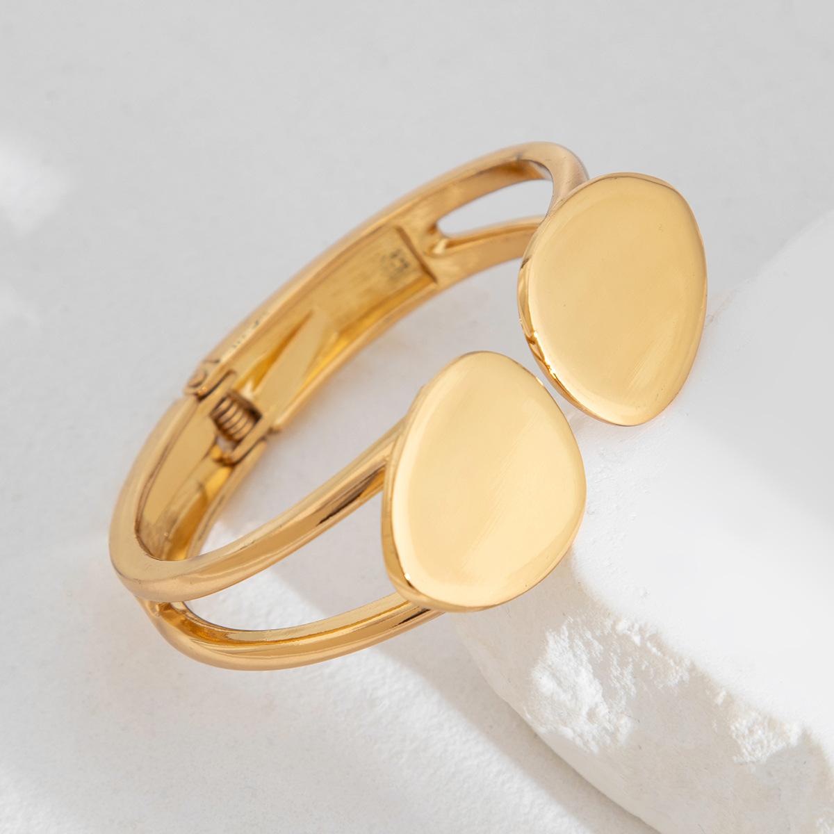 

Модный горячо продаваемый универсальный неправильной формы браслет, личностный преувеличенный древний мятый гладкий открытый браслет