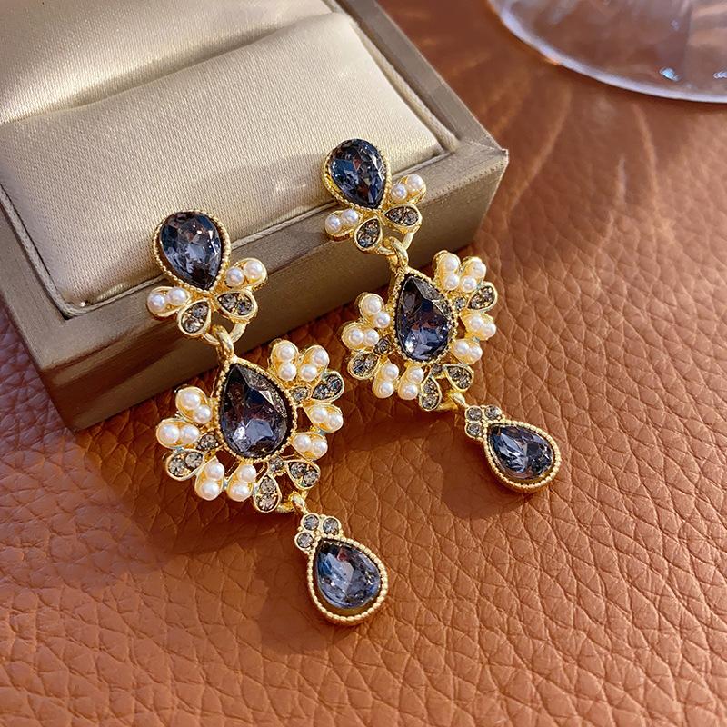 Meier French court retro elegant earrings - sparkling diamond accents, high-end elegance, exquisite dangle earrings
