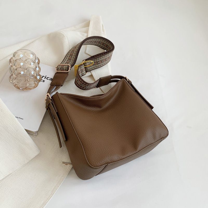 Korean Version of Soft Leather Retro Bucket Bag, High-end Exquisite Broadband Casual Shoulder Messenger Bag, Foreign Style Versatile Child and Mother 