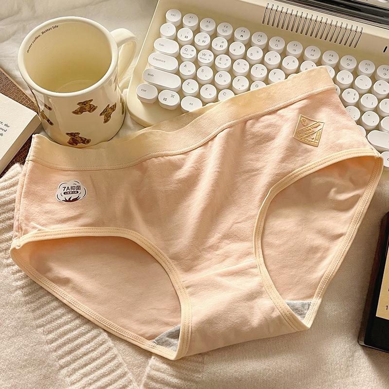Women's Spring and Autumn Cotton 7A Antibacterial No Trace Breathable Middle Waist Briefs