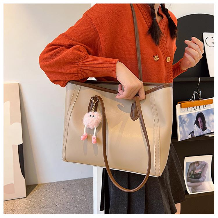 2023 Autumn/Winter Large-Capacity Fashionable Shoulder Bag - Simple, Trendy Korean Commuting Tote for Women