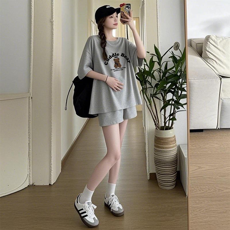 

Versatile Grey Maternity Summer Set: Loose Mid-Length T-Shirt & Pajama Shorts L [105-125 lbs]