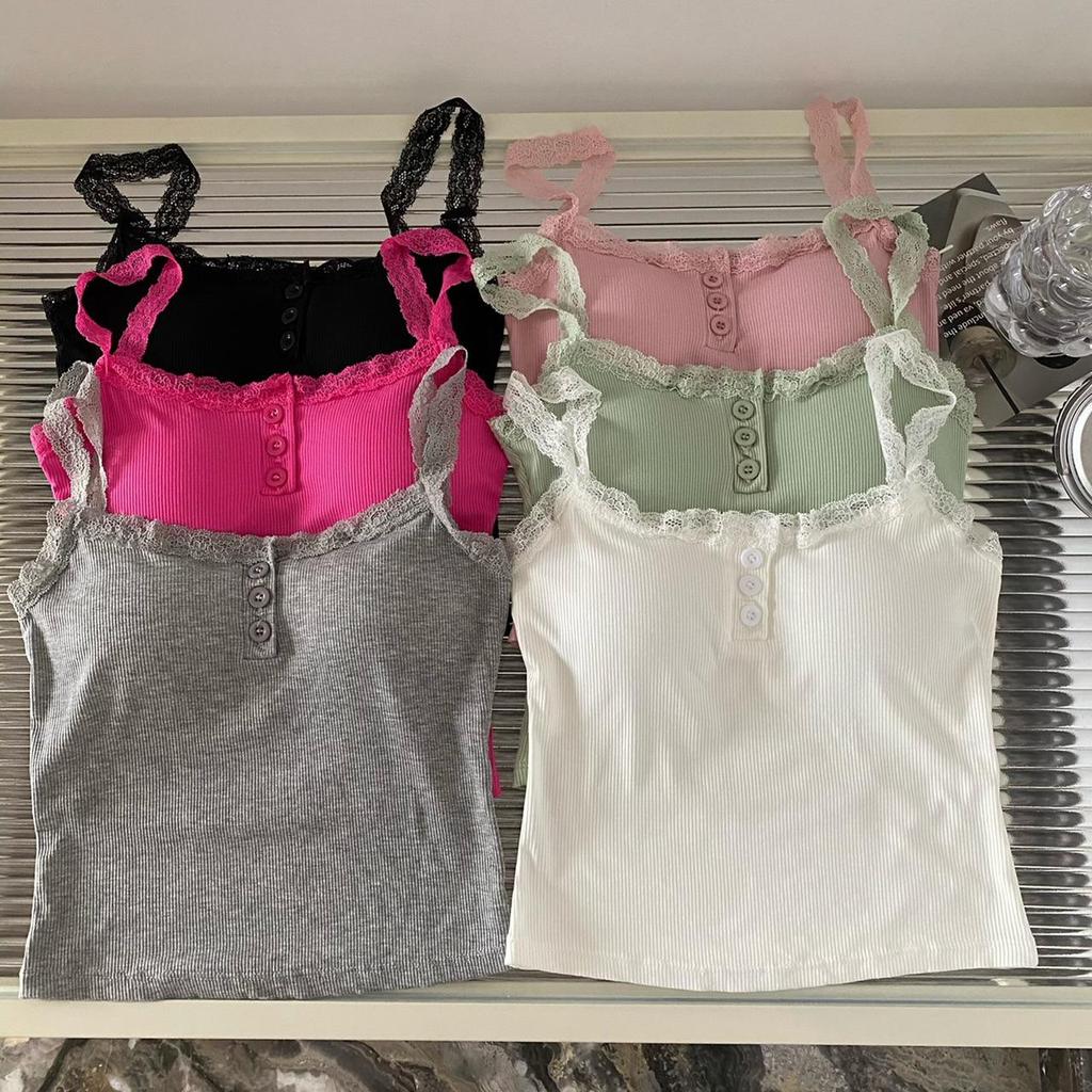 Elegantes geripptes Spitzen-Camisole mit Brustpolster - Weiche Baumwolle, Stilvolles Rückendesign