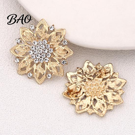 Elegant Alloy Lapel Pins Hollow Rhinestone Flower Brooch, Floral Decorative Pin, Clothing Embellishment Pin Vintage Jewelry for Wedding Party
