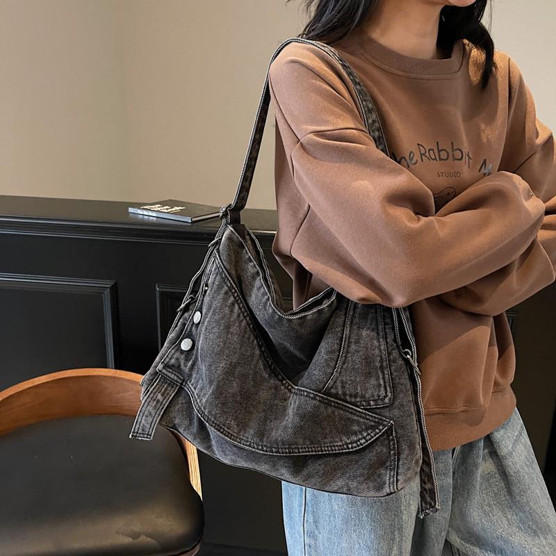 Fashion Denim Bag With Spliced Design And Zipper Closure For Daily Use