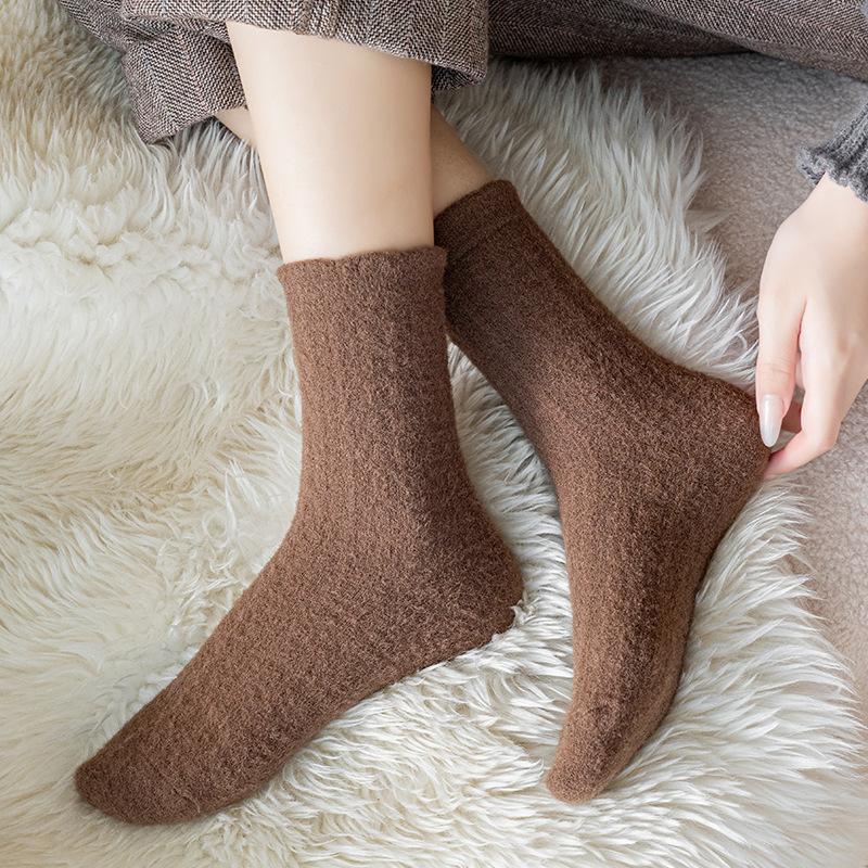 Thick Wool Socks for Autumn and Winter, Twisted Warm Mid-calf Socks for Women, Solid Color, Retro and Versatile Women's Socks