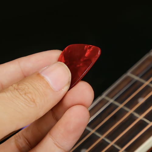 D.SigiYa Guitar Pick Set (Celluloid, 6 Thickness Variations, 6-Piece Set) Includes 1 Thumb Pick, 1 Finger Pick, and 5 Finger Cots for Guitar Practice,