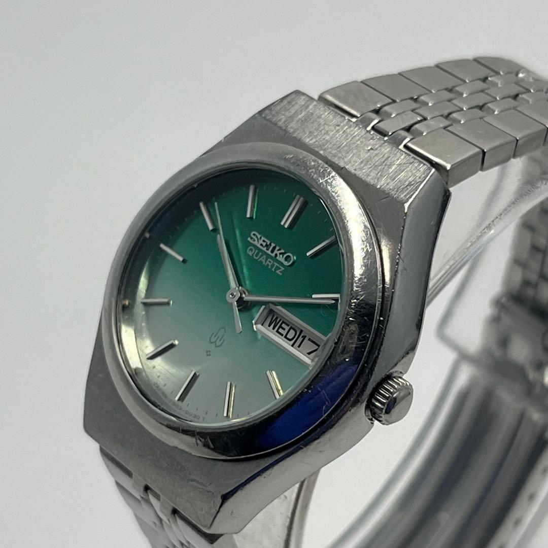 Used SEIKO Quartz Vintage Green Gradation Day Date Rare Dial