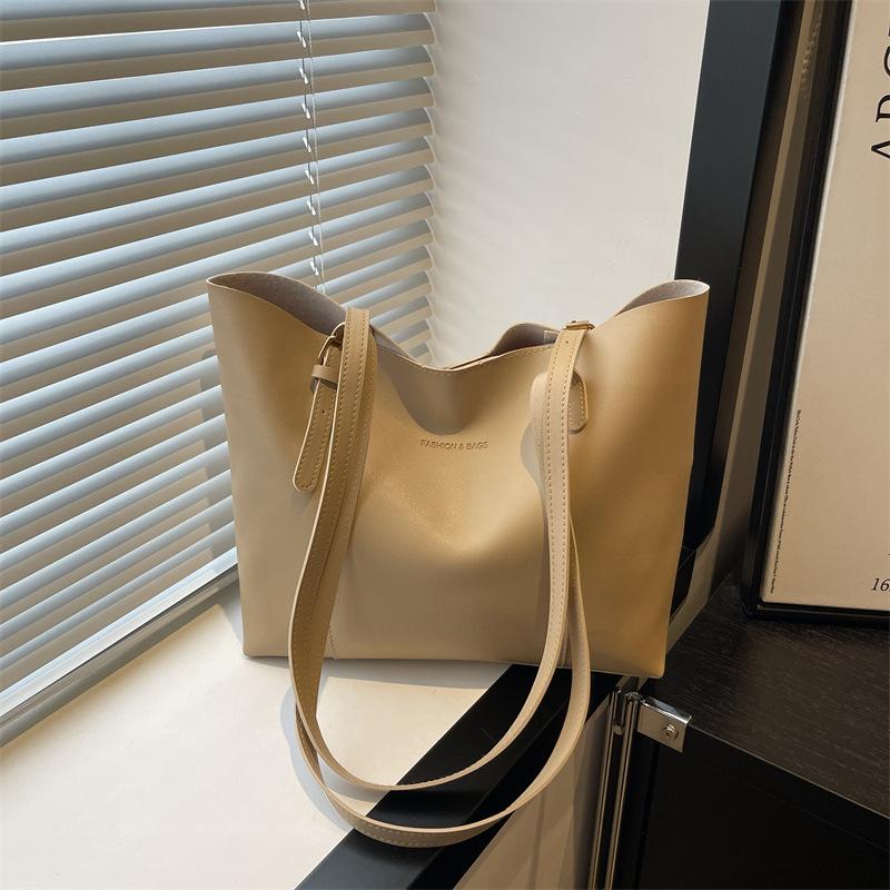 

New large-capacity fashionable and versatile temperament commuting portable tote bag going out high-end trendy shoulder bag хаки