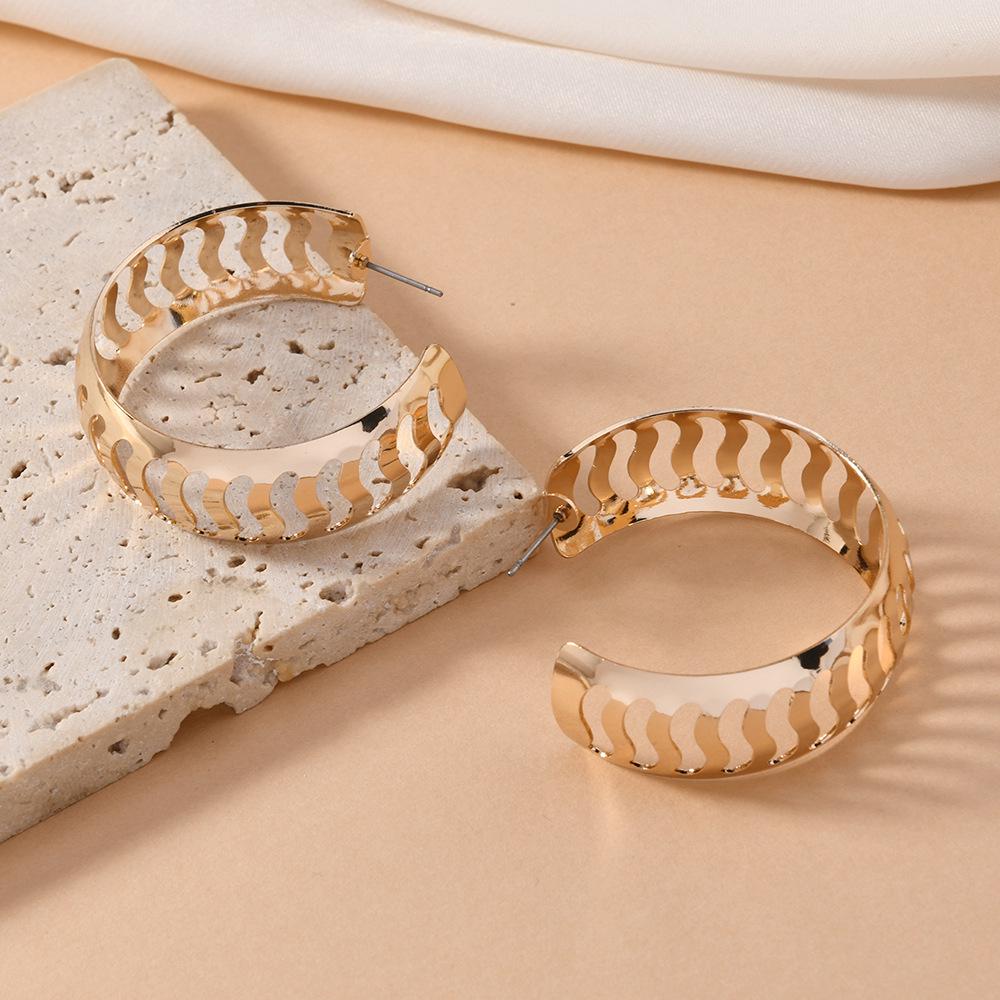 European-American Retro Geometric Wave Pattern Earrings