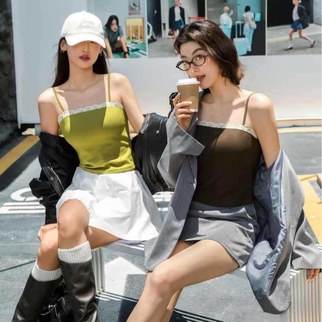 

Трендовый кружевной топ-камисоль с открытыми плечами и нагрудными вкладышами – Идеально для осени/зимы L [110-130 lbs]