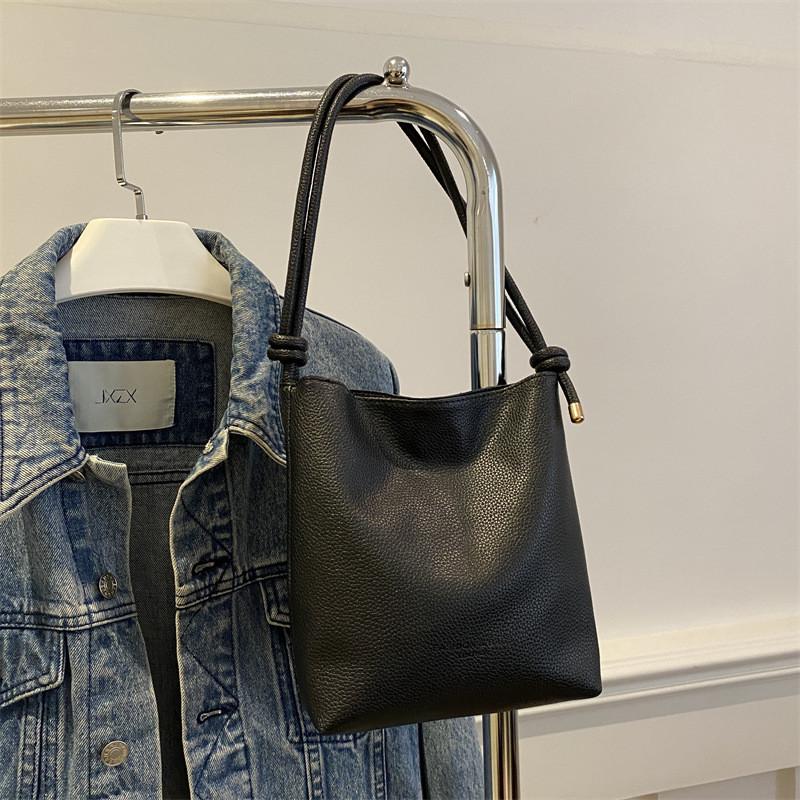 Chic Black Pu Bucket Bag For Women Stylish And Spacious Fall Fashion Handbag