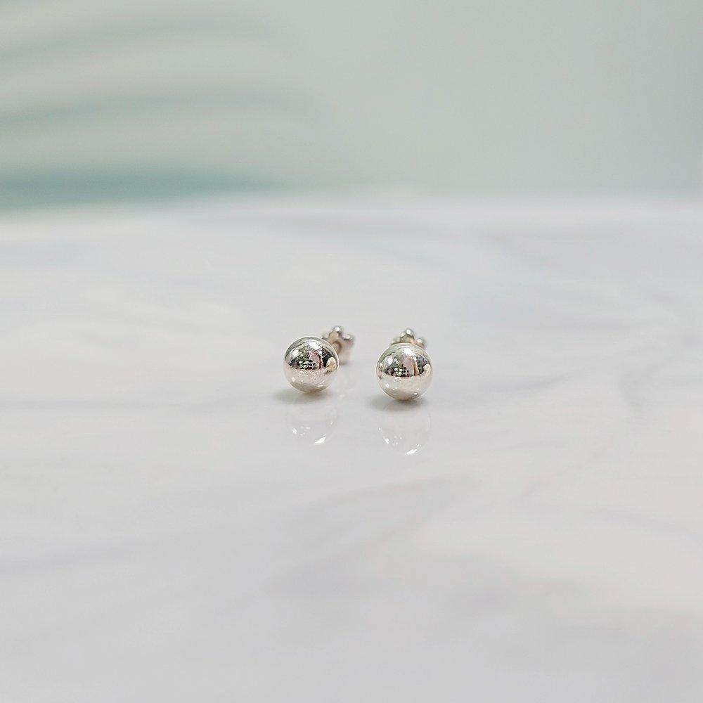 

Срібний простий пірсинг-кулька