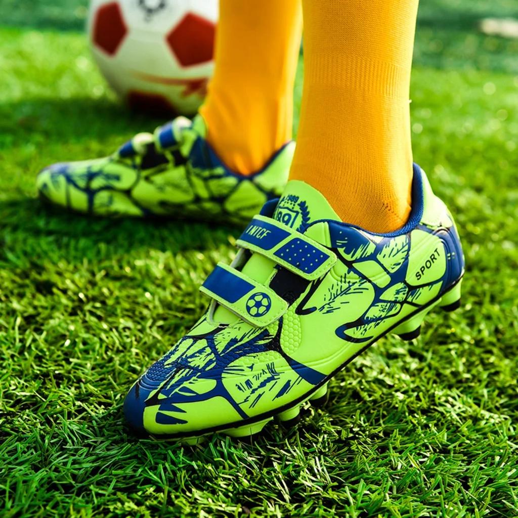 Heißer Verkauf Mode Kinder Fußballschuhe Fußballstollen Kinder Futsal Rasen Turnschuhe Spike Jungen Fußballschuhe zapatos de fútbol