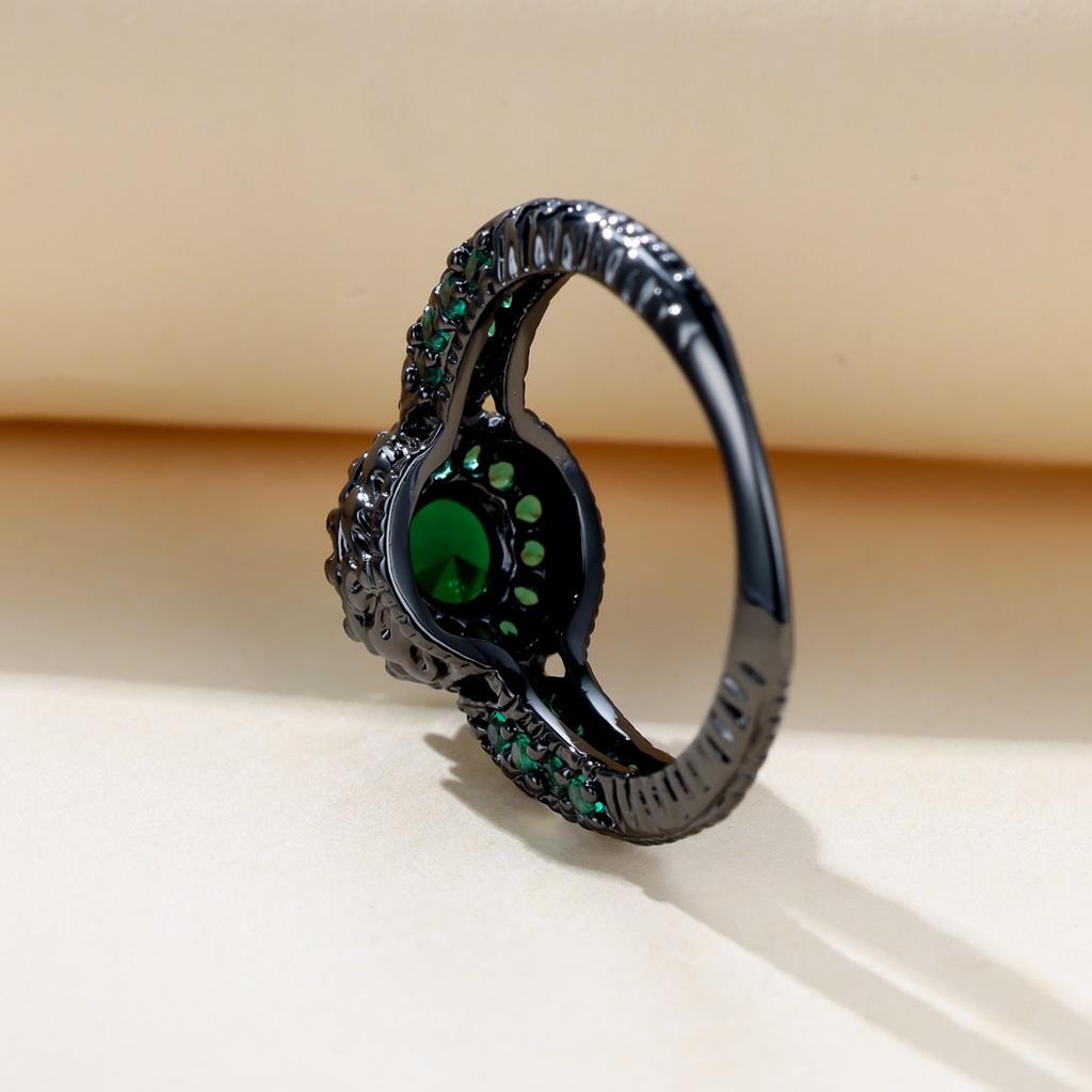 Personalized Trend Black Gold Emeralds 1 Stone Edge Set with Small Diamonds Ring