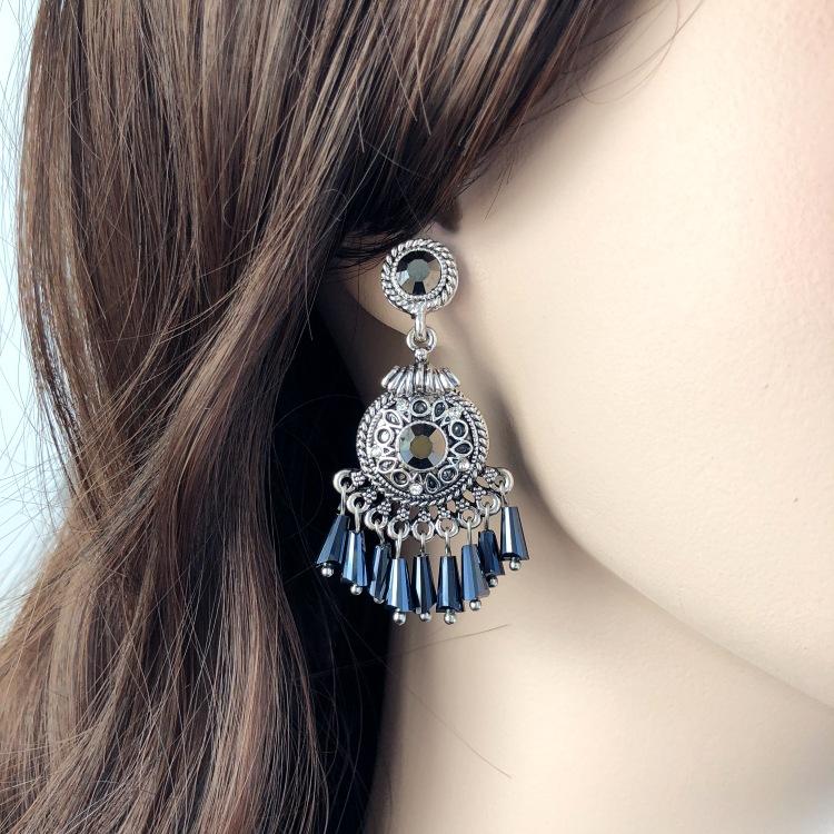 Premium Sense Retro Crystal Fringed Stud Earrings Women's Simple Temperament Versatile Personality Earrings Baroque Ear Jewelry