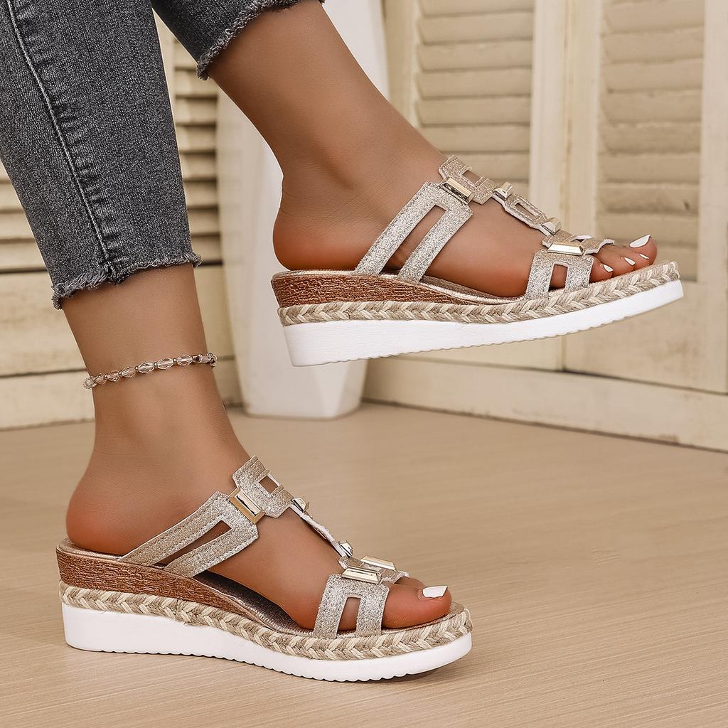 Fashion Women Sandals Lightweight Slip on Platform Slides Women Summer Casual Non Slip Beach Shoes Woman Plus Size Fashion Wedge Sandals