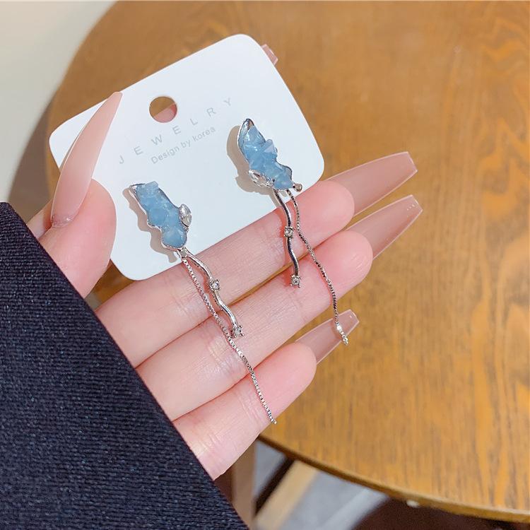 

Silver needle light blue crystal butterfly tassel earrings, niche unique earrings, small fresh Mori sweet earrings 925 silver needle