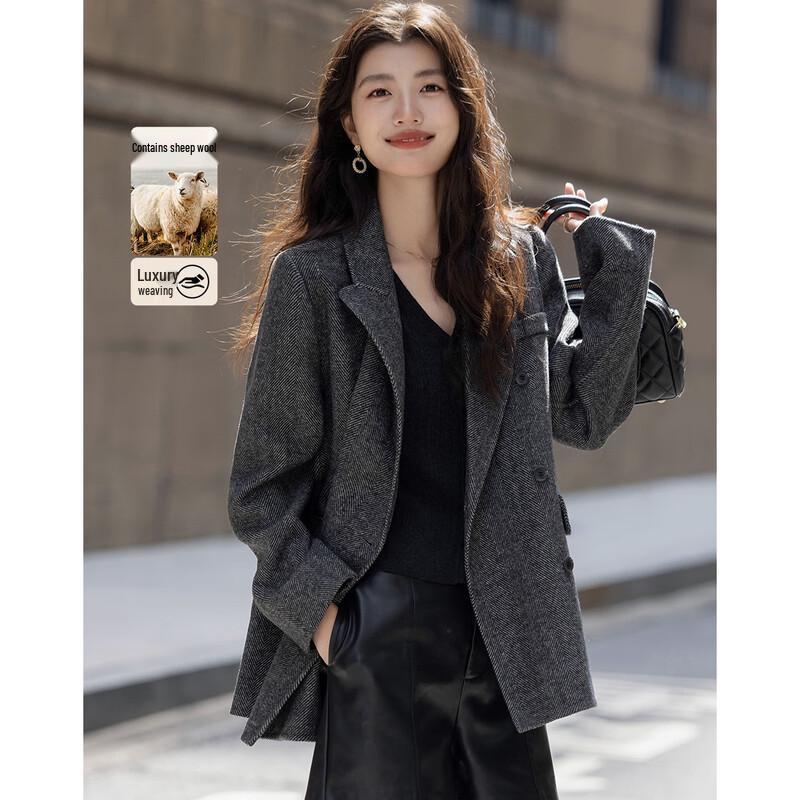 

Женский двубортный жакет из смесовой мериносовой шерсти с пиковым лацканом L