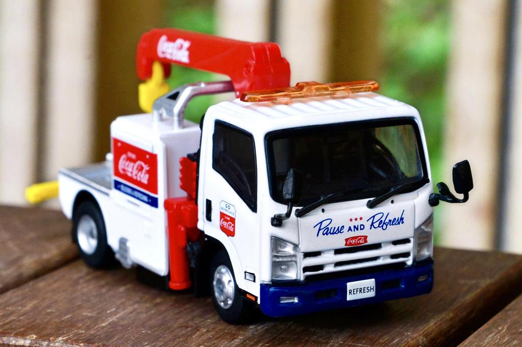 Tiny City Scale Isuzu N Series Tow Truck Diecast Model Car 1/64 Coca-Cola