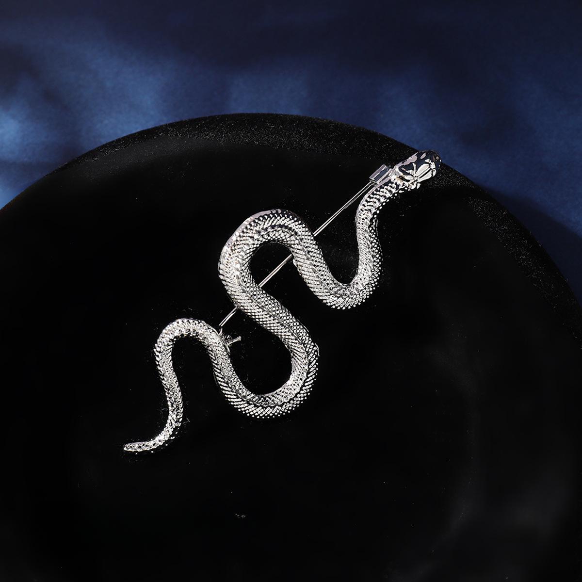 

Уникальный дизайн серебряные броши в виде змеи для женщин и мужчин унисекс полные страз металлические змеи животные роскошные значки ювелирные изделия C8