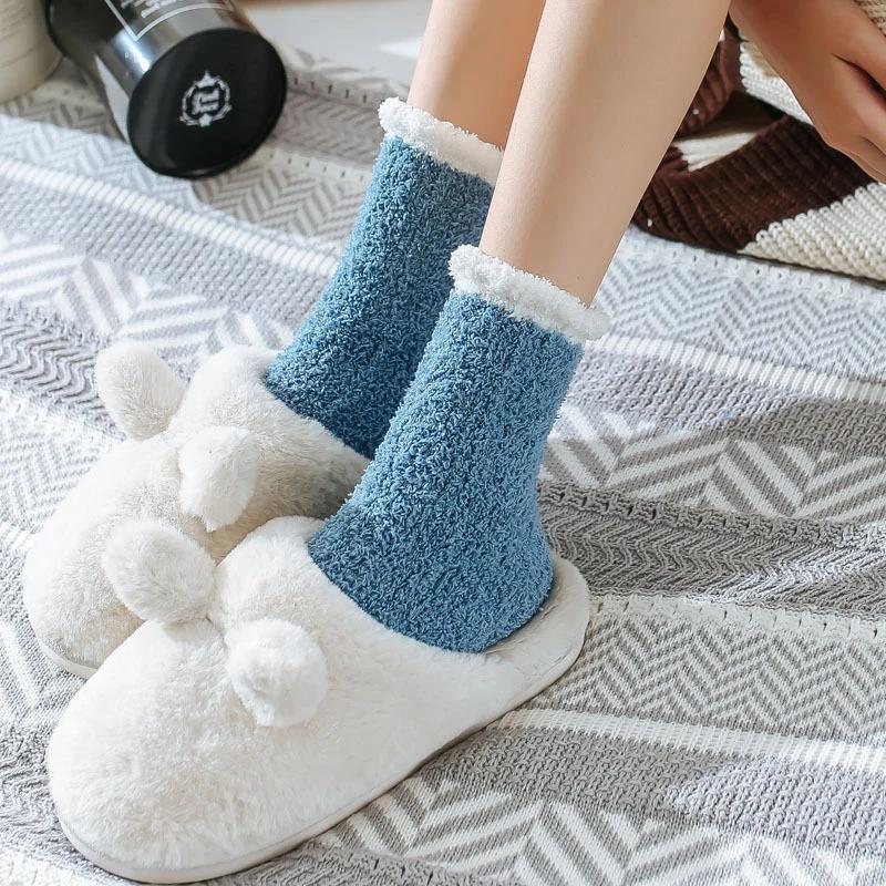 1 Paires Chaussettes Hiver Chaudes Moelleuses Floues Chaussettes Femme Chaussettes de Sommeil Mi-mollet Maison Sol Maison Confortable Doux Kawaii Thermiques Épaisses Chaussettes de Neige
