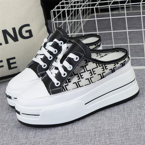 fashion 8CM Flat Shoes Female Slippers Soft Cover Toe Slides Slipers Women on A Wedge Platform Comfort Summer 2024 Fretwork Rubber PU