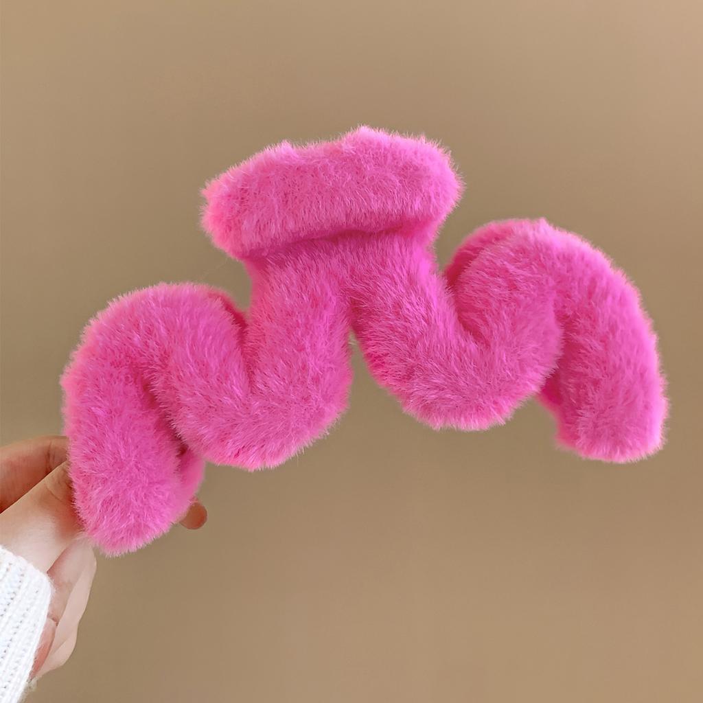 New Winter Faux Fur Hair Claw Elegant Acrylic Hairpins Plush Hair Clip Barrette Crab Headwear for Women Girls Hair Accessories