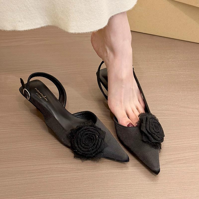 Vílí zelená růže! Jemné saténové růžové tašky hlava prázdné sandály dámské 2025 jaro a léto temperament jehlové boty