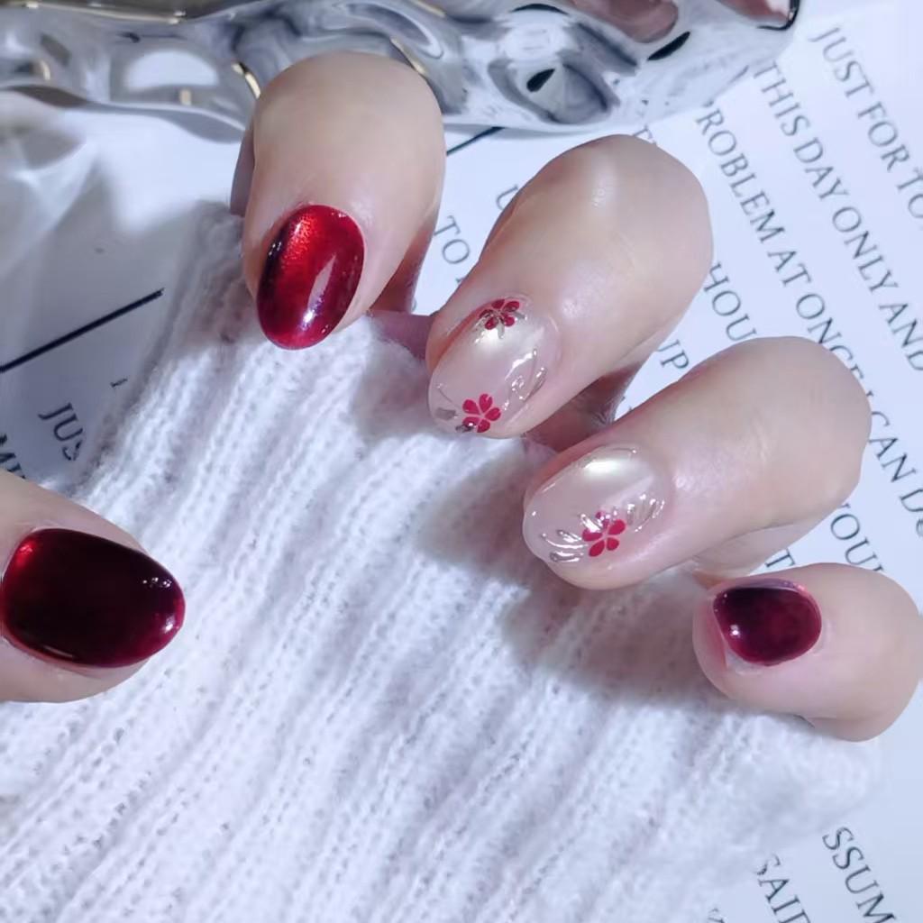 New Year Ruby Cat Eye Press-On Nails: Hand-Painted Plum Blossom, Elegant Skin-Whitening Short Nails Extra Small