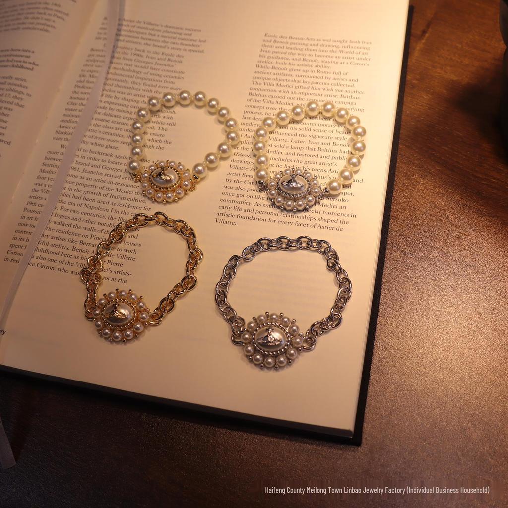 Vivienne Westwood Diamant Halskette & Ohrstecker Set – Modisches Pavé-Design