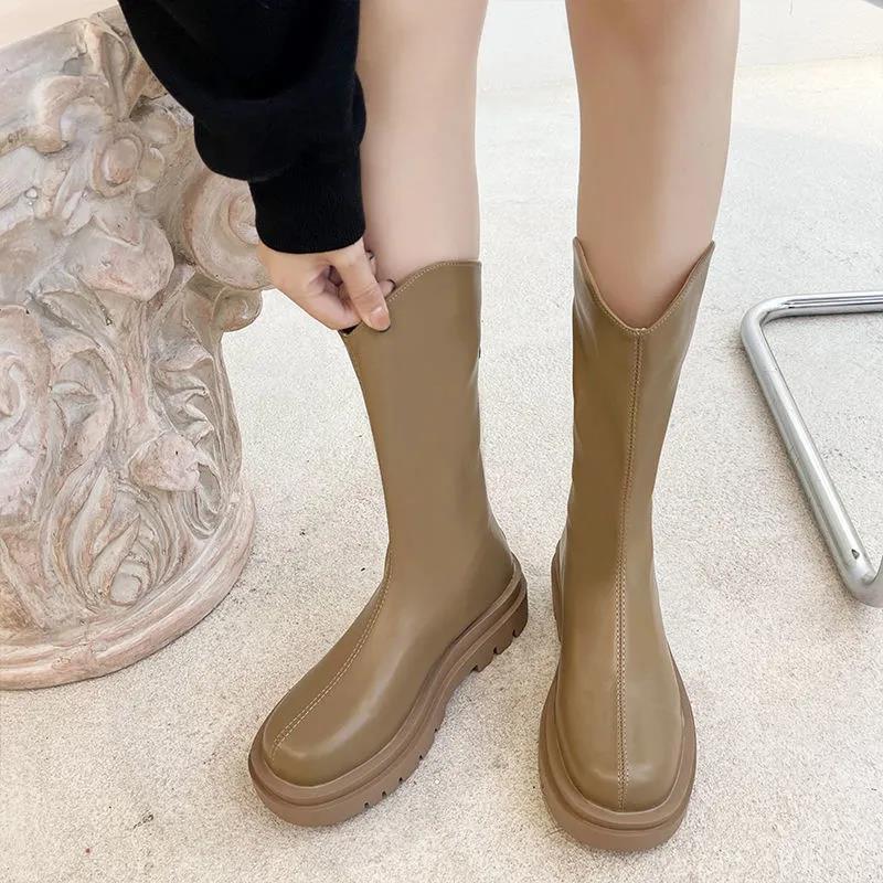 Thick-soled thin medium boots women's new round-headed British style flat-bottomed velvet Martin boots are versatile.