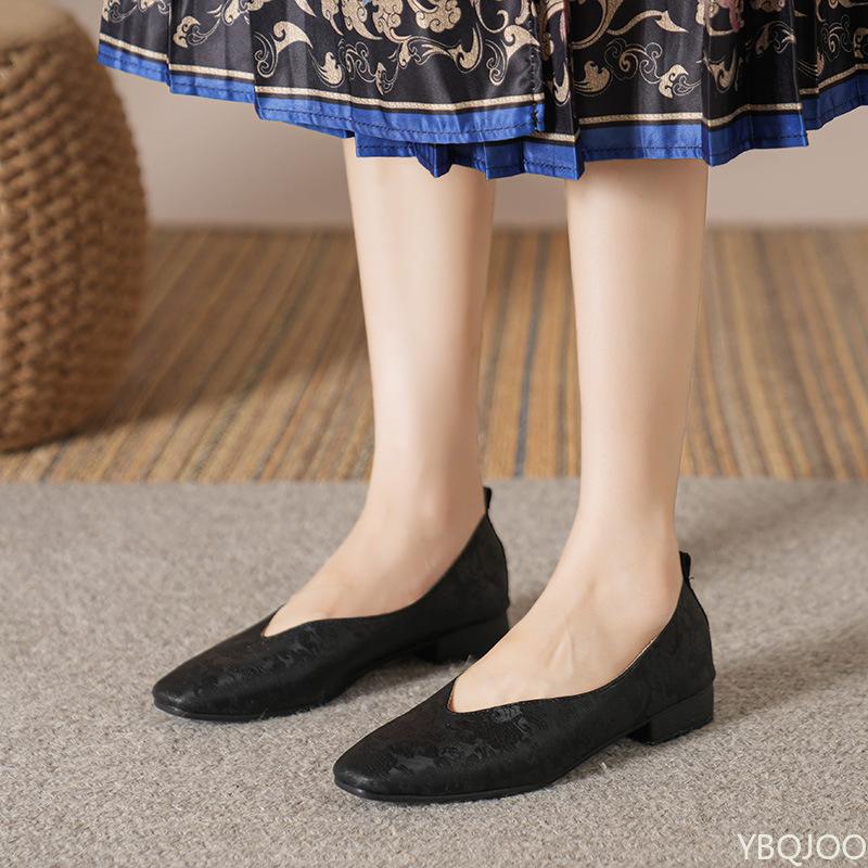 Fashion Women's low heeled soft soled flat shoes for spring summer elegant square toe cute casual shallow mouth single shoe