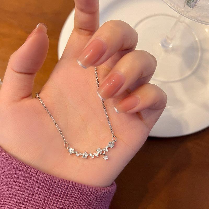 Korean Pearl Necklace: High-End Silver Clavicle Chain with Niche Design, Perfect for Light Luxury and Sweater Pendants.