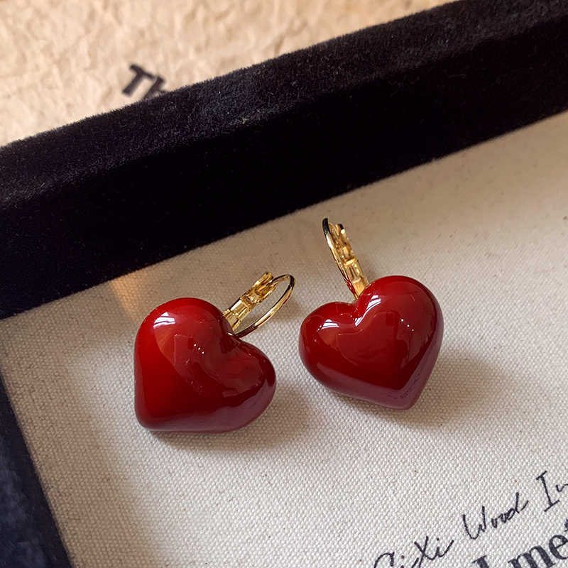 Ankola red oil dripping love earrings new Hong Kong style retro ear buckles autumn and winter earrings autumn and winter