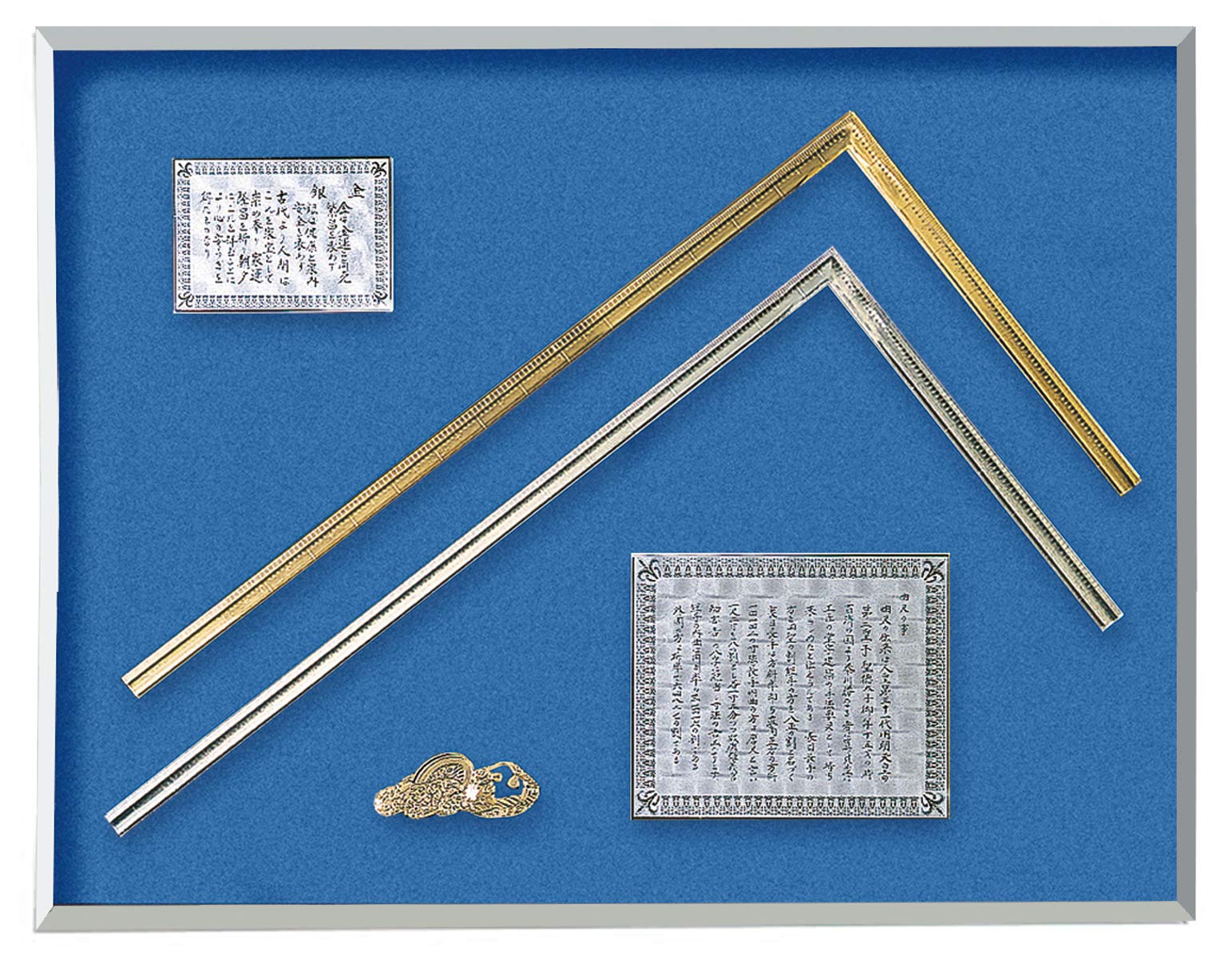 

Shinwa Sokutei набор в золотой и серебряной изогнутой рамке с золотой чернильницей 98760