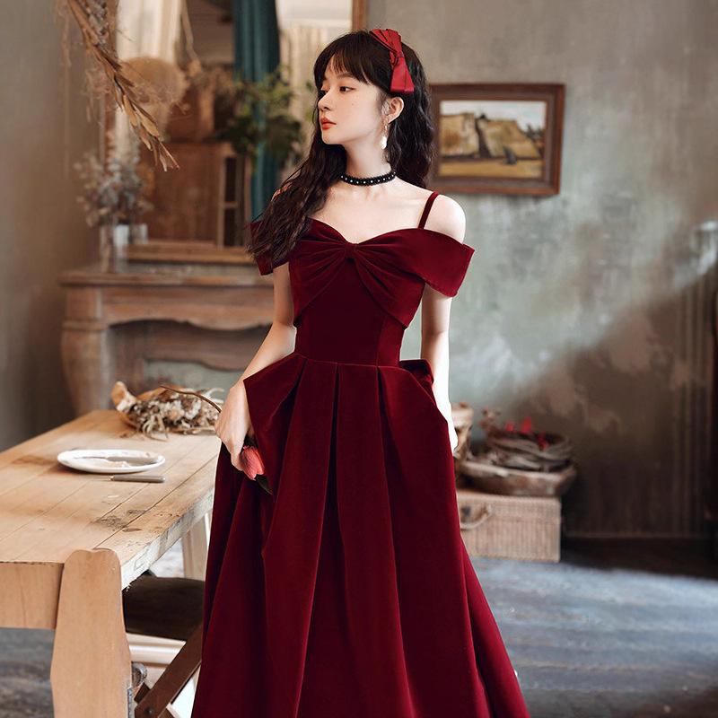 French one-word shoulder toast dress bridal velvet light luxury engagement high-end burgundy wedding evening dress dress high-end sense