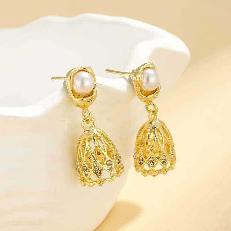 

New French Style Pearl Earrings Women s Front and Back Wear Commute Versatile Fashion Jewelry Elegant Geometric Shape Copper золотий