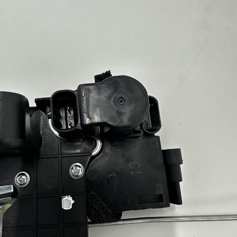 New  Front Door Lock Latch Actuator 7121034021,7122034001 For Ssangyong Korando C New Actyon OEM Parts