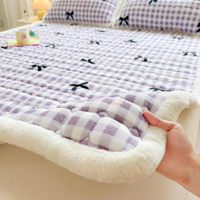 

Стеганый велюровый наматрасник - Мягкая коралловая флисовая зимняя накладка, Утолщенный и теплый татами-мат. Pair of Pillowcases